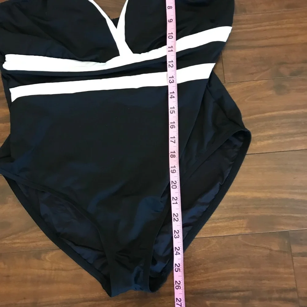 LA BLANCA Plus Size One Piece V Neck Tummy Control Swimsuit Black White Size 16W